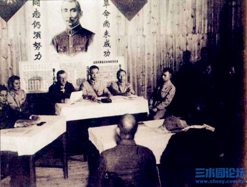 1945 年芷江洽降现场，冷欣（右）作为陆军副参谋长出席.jpg